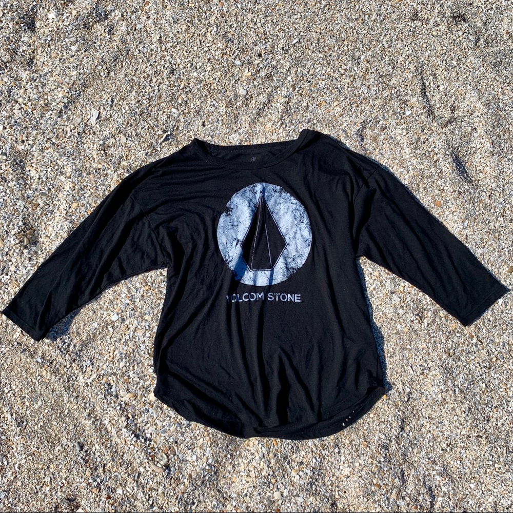 🐚 Oversized 3/4 Sleeve Black Volcom T Shirt 🐚